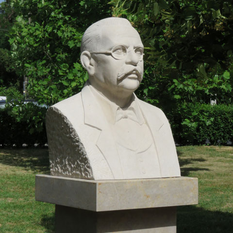 Dr. Ferenc Óvári